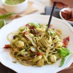 Healthy vegan pesto pasta